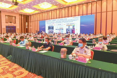 織密消防安全網(wǎng)，護(hù)航商業(yè)繁榮路——全國(guó)大型商業(yè)綜合體消防安全管理示范創(chuàng)建工作現(xiàn)場(chǎng)會(huì)在并召開(kāi)